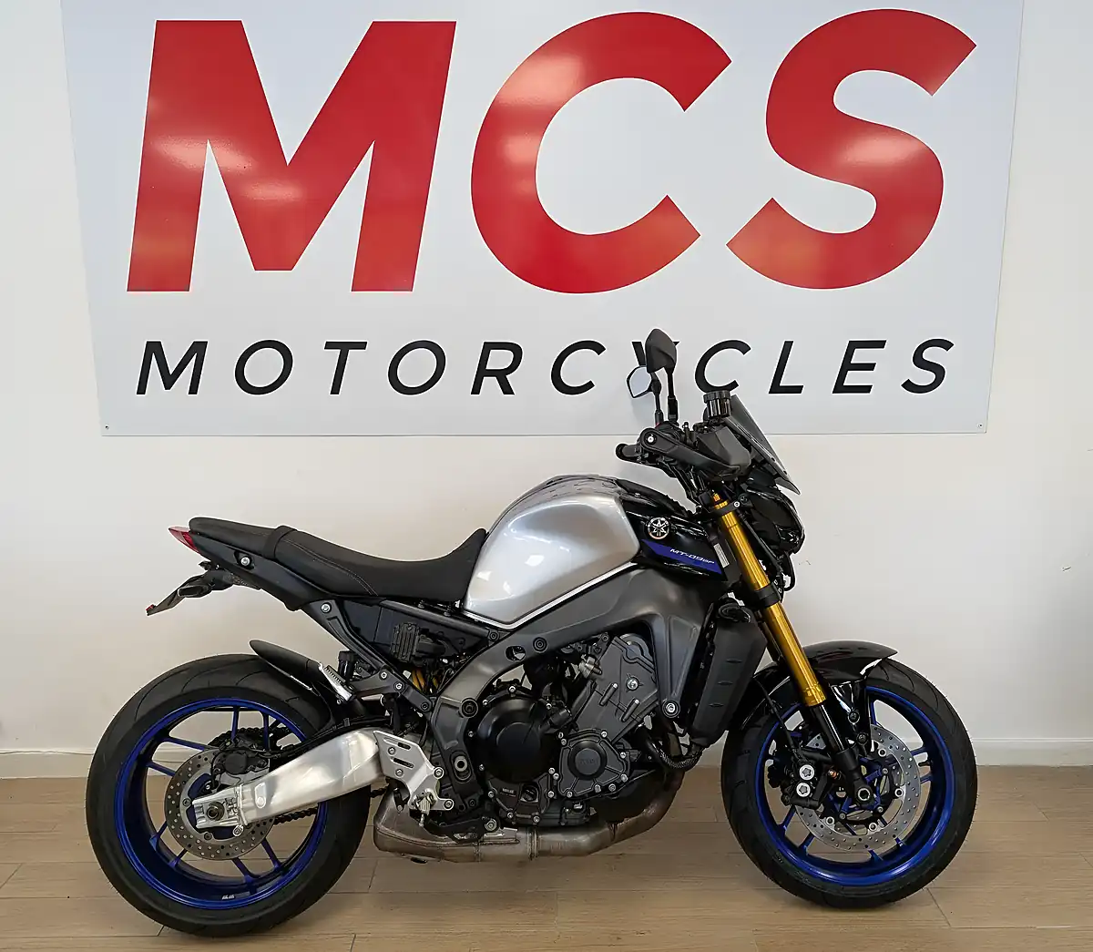 Used 2024 Yamaha MT-09 900 Sp Hyper-Naked Silver - Front View
