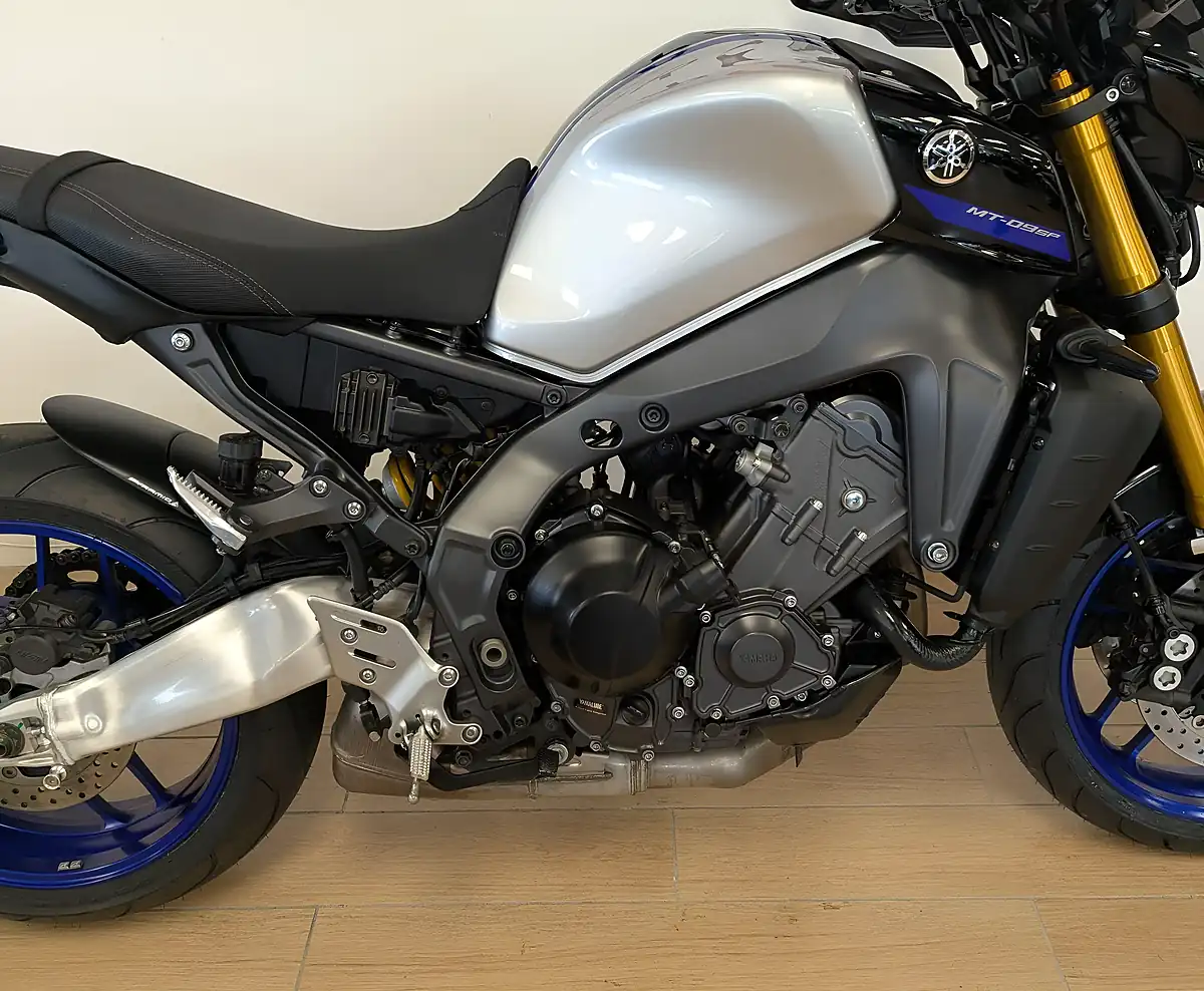 Used 2024 Yamaha MT-09 900 Sp Hyper-Naked Silver - Interior and Exterior details 10