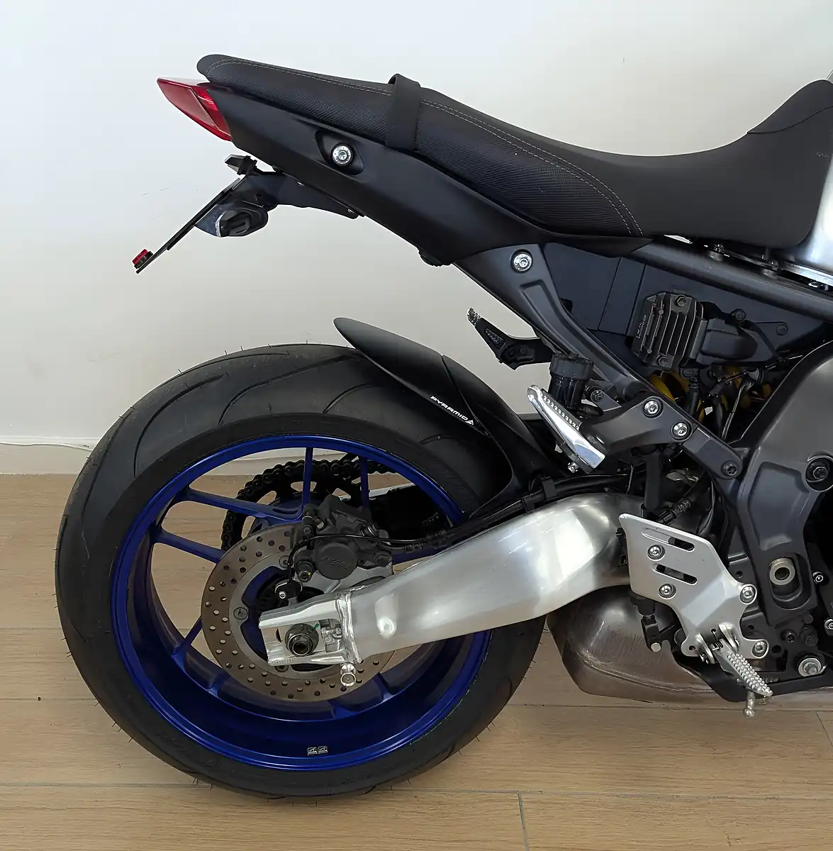 Used 2024 Yamaha MT-09 900 Sp Hyper-Naked Silver - Interior and Exterior details 12