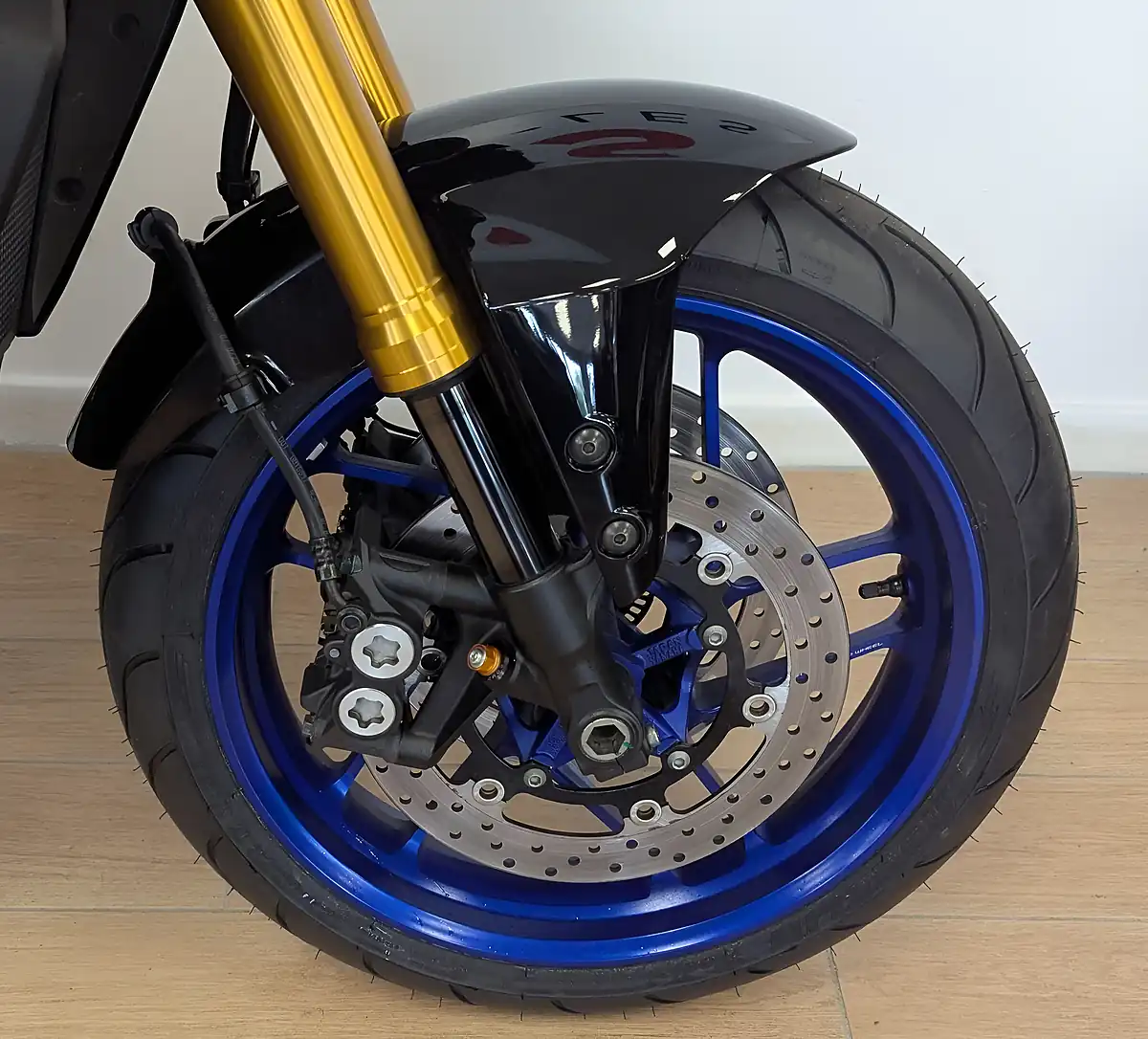 Used 2024 Yamaha MT-09 900 Sp Hyper-Naked Silver - Interior and Exterior details 16
