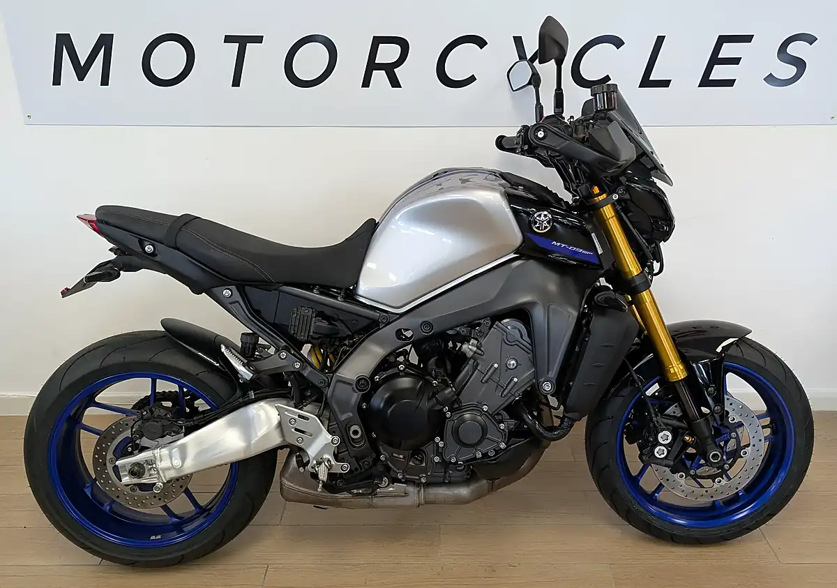 Used 2024 Yamaha MT-09 900 Sp Hyper-Naked Silver - Interior and Exterior details 5