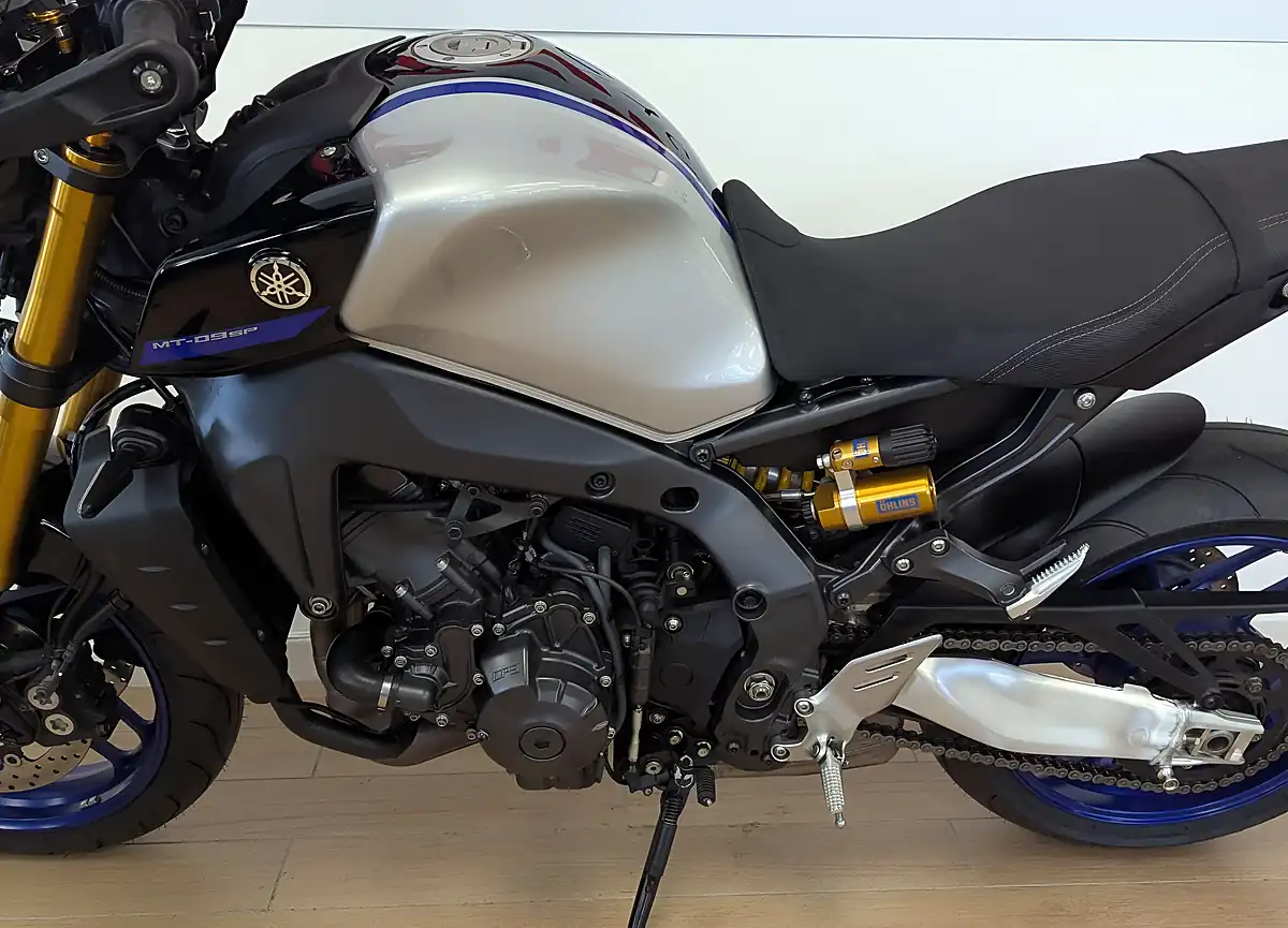Used 2024 Yamaha MT-09 900 Sp Hyper-Naked Silver - Interior and Exterior details 9