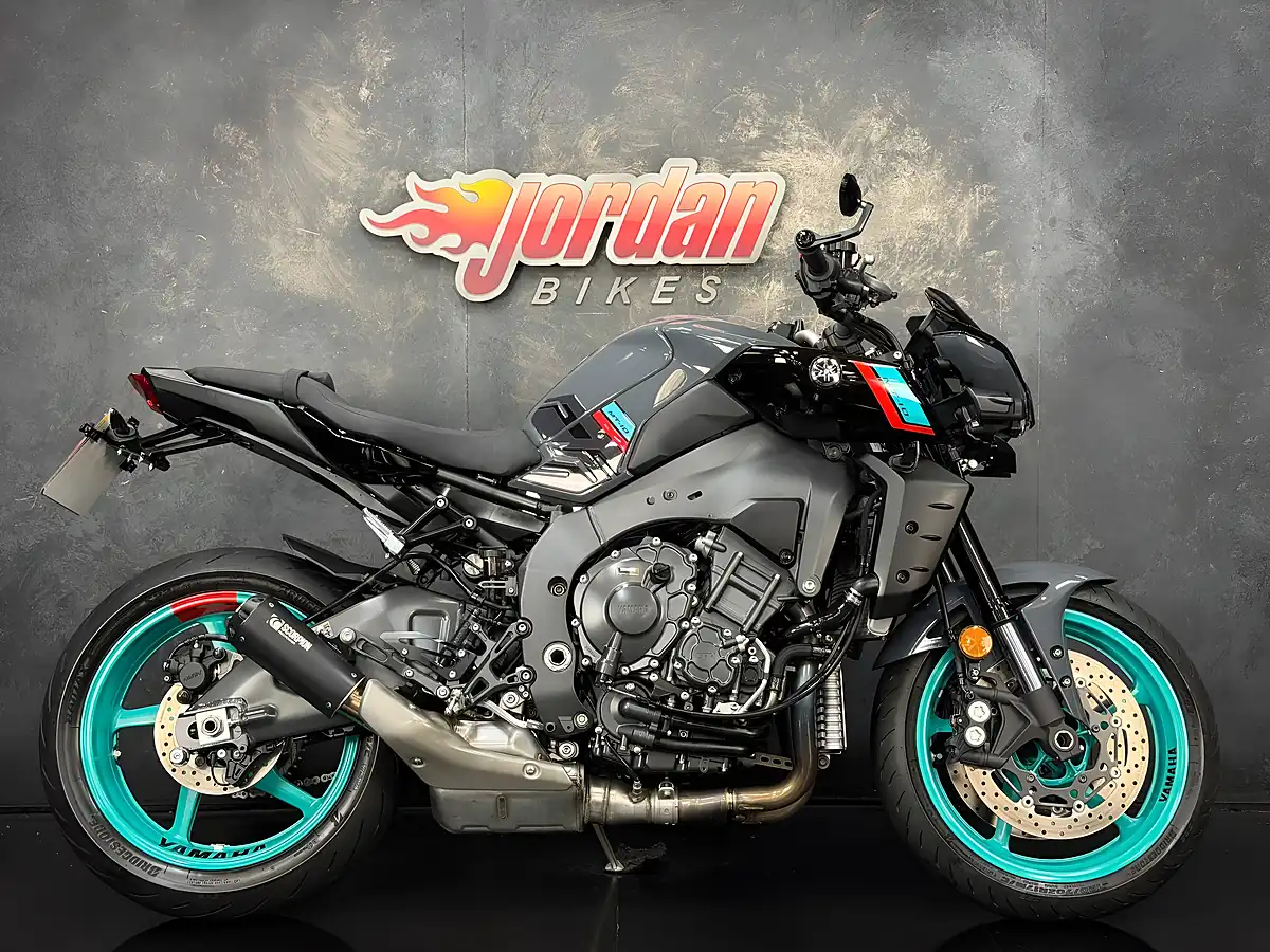 Used 2024 Yamaha MT-10 1000 Hyper-Naked Grey - Front View