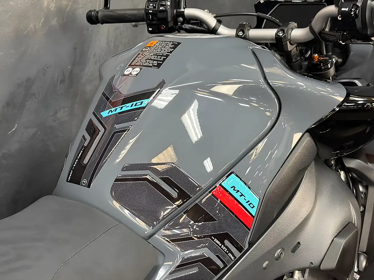 Used 2024 Yamaha MT-10 1000 Hyper-Naked Grey - Interior and Exterior details 14