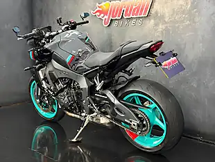 Used 2024 Yamaha MT-10 1000 Hyper-Naked Grey - Interior and Exterior details 16