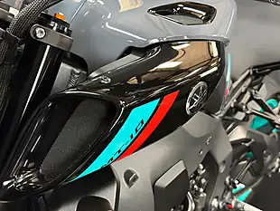 Used 2024 Yamaha MT-10 1000 Hyper-Naked Grey - Interior and Exterior details 17