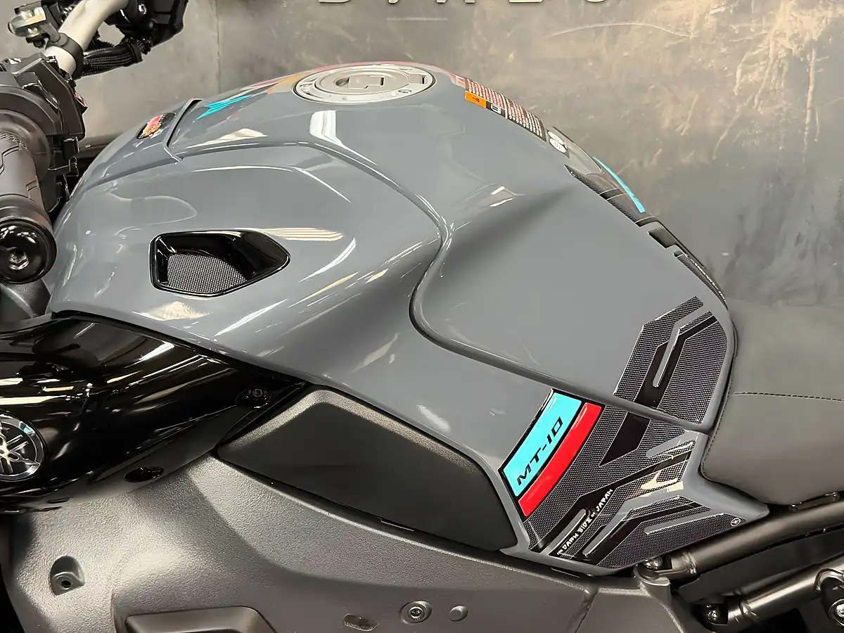 Used 2024 Yamaha MT-10 1000 Hyper-Naked Grey - Interior and Exterior details 18