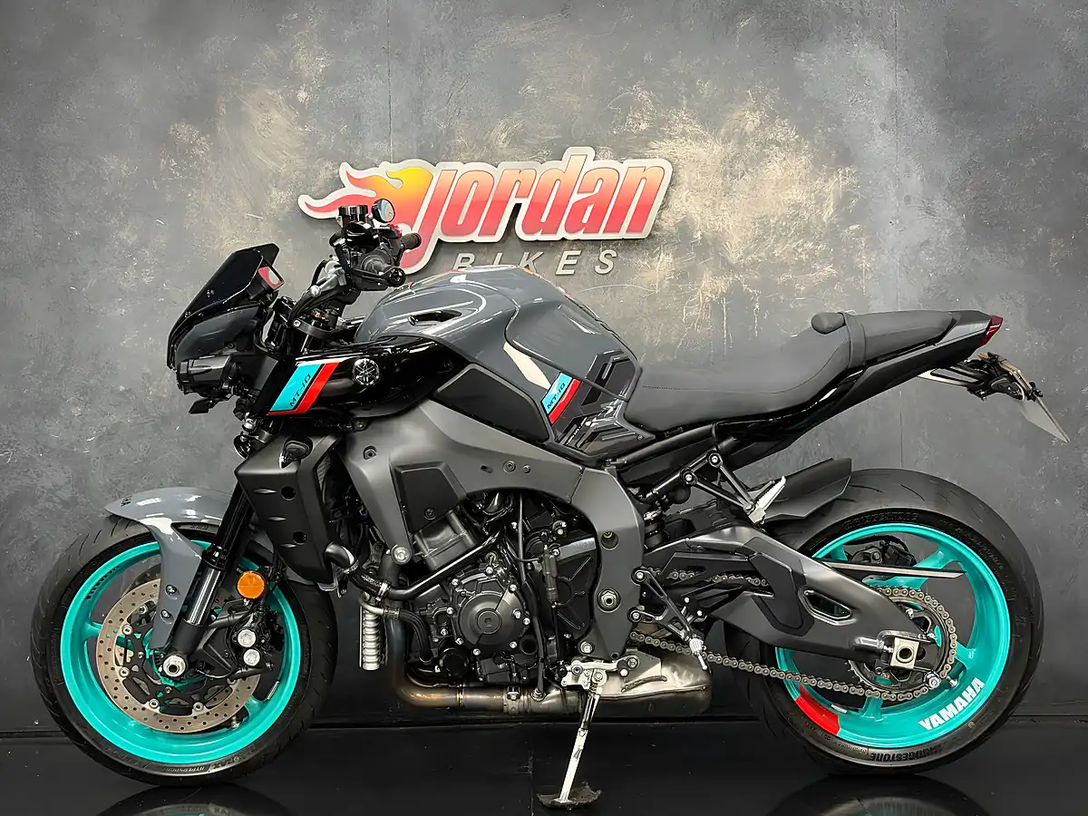 Used 2024 Yamaha MT-10 1000 Hyper-Naked Grey - Interior and Exterior details 2