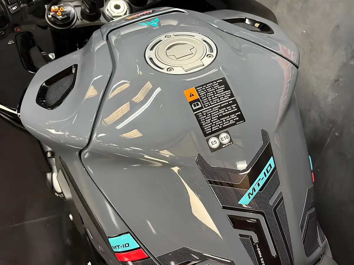 Used 2024 Yamaha MT-10 1000 Hyper-Naked Grey - Interior and Exterior details 20