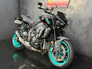 Used 2024 Yamaha MT-10 1000 Hyper-Naked Grey - Interior and Exterior details 4