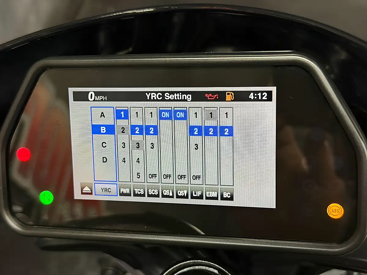 Used 2024 Yamaha MT-10 1000 Hyper-Naked Grey - Interior and Exterior details 7