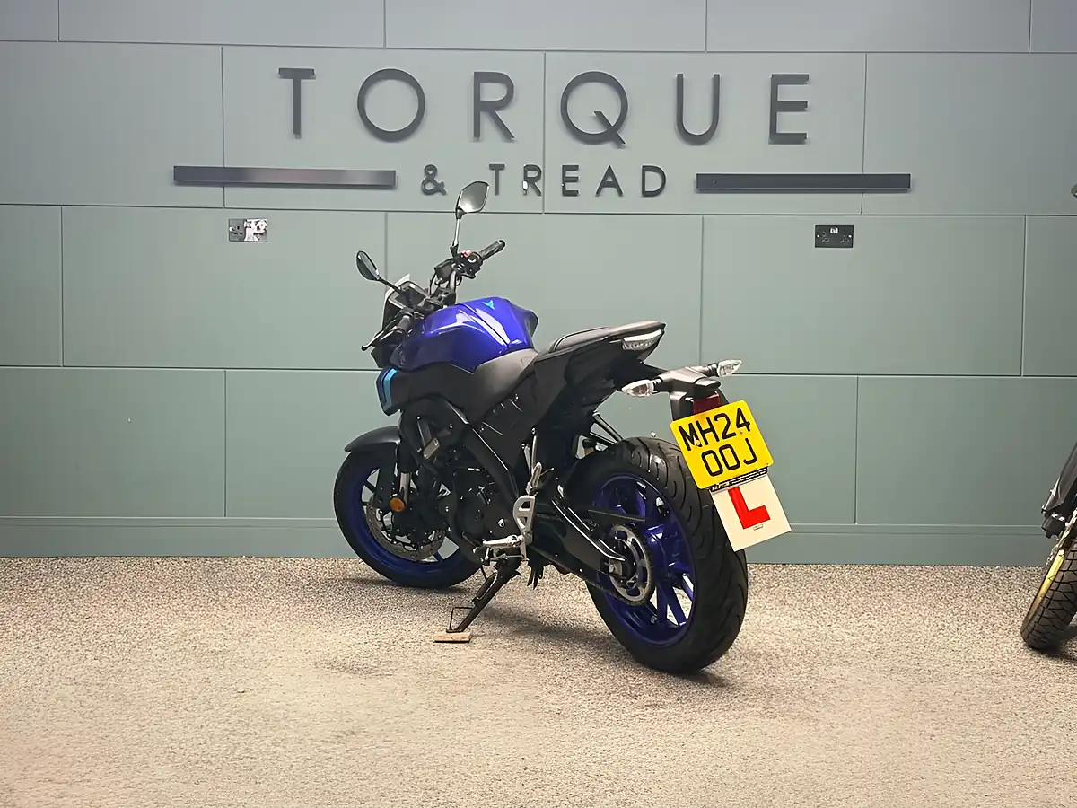 Used 2024 Yamaha MT-125 Naked Blue - Interior and Exterior details 6