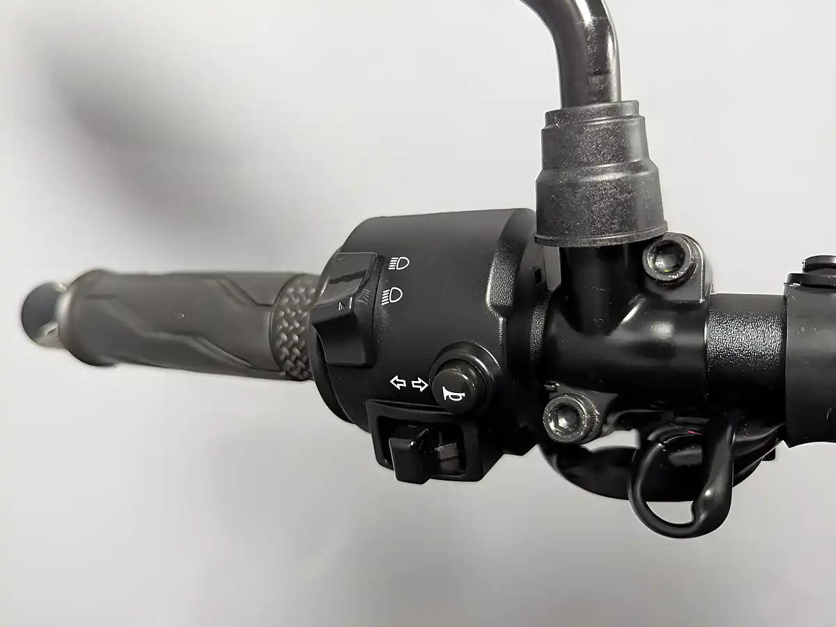 Used 2024 Yamaha MT125 Black - Interior and Exterior details 17