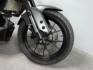 Used 2024 Yamaha MT125 Black - Interior and Exterior details 3