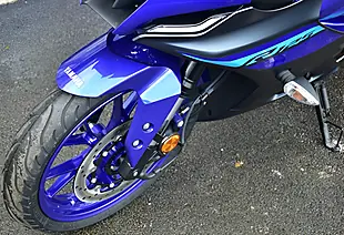 Used 2024 Yamaha R125 Super Sports Blue - Interior and Exterior details 11