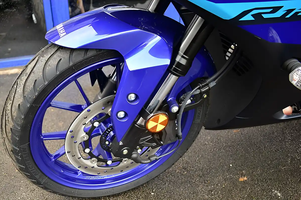 Used 2024 Yamaha R125 Super Sports Blue - Interior and Exterior details 13