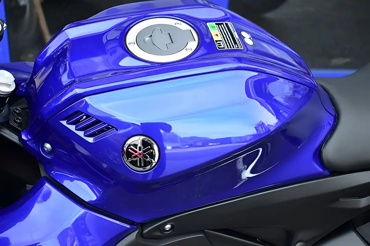 Used 2024 Yamaha R125 Super Sports Blue - Interior and Exterior details 14