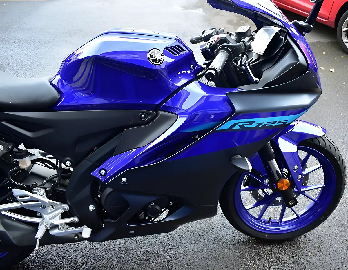 Used 2024 Yamaha R125 Super Sports Blue - Interior and Exterior details 18