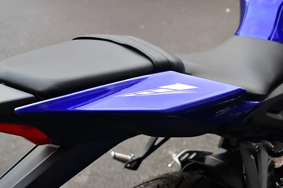 Used 2024 Yamaha R125 Super Sports Blue - Interior and Exterior details 19