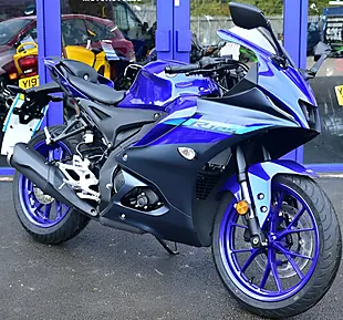 Used 2024 Yamaha R125 Super Sports Blue - Interior and Exterior details 4