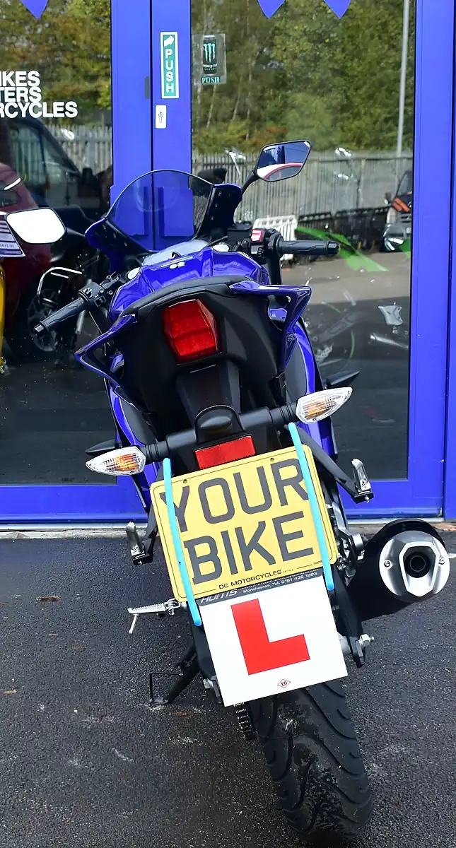 Used 2024 Yamaha R125 Super Sports Blue - Interior and Exterior details 8