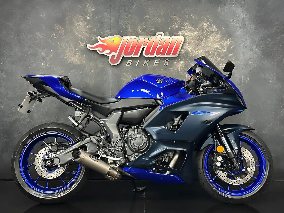 Used 2024 Yamaha R7 700 Blue - Front View