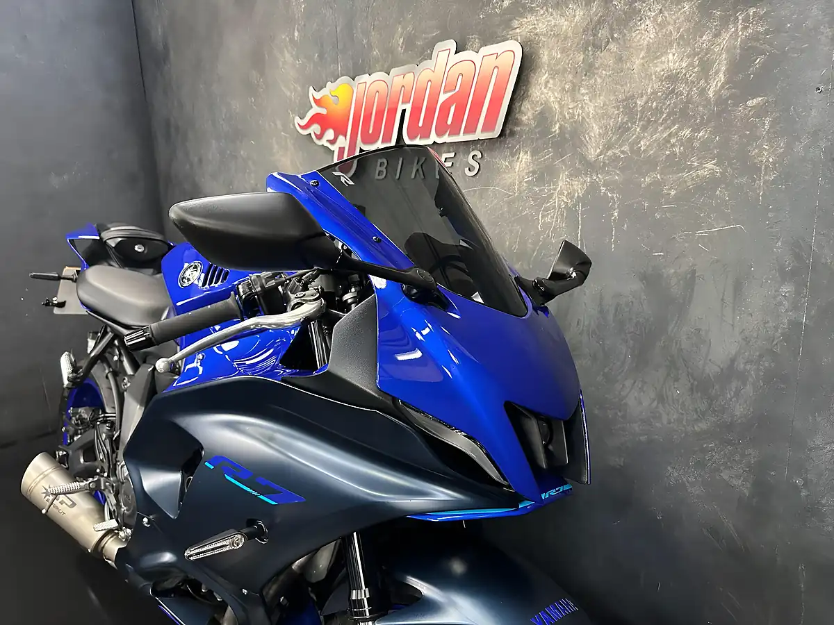 Used 2024 Yamaha R7 700 Blue - Interior and Exterior details 10