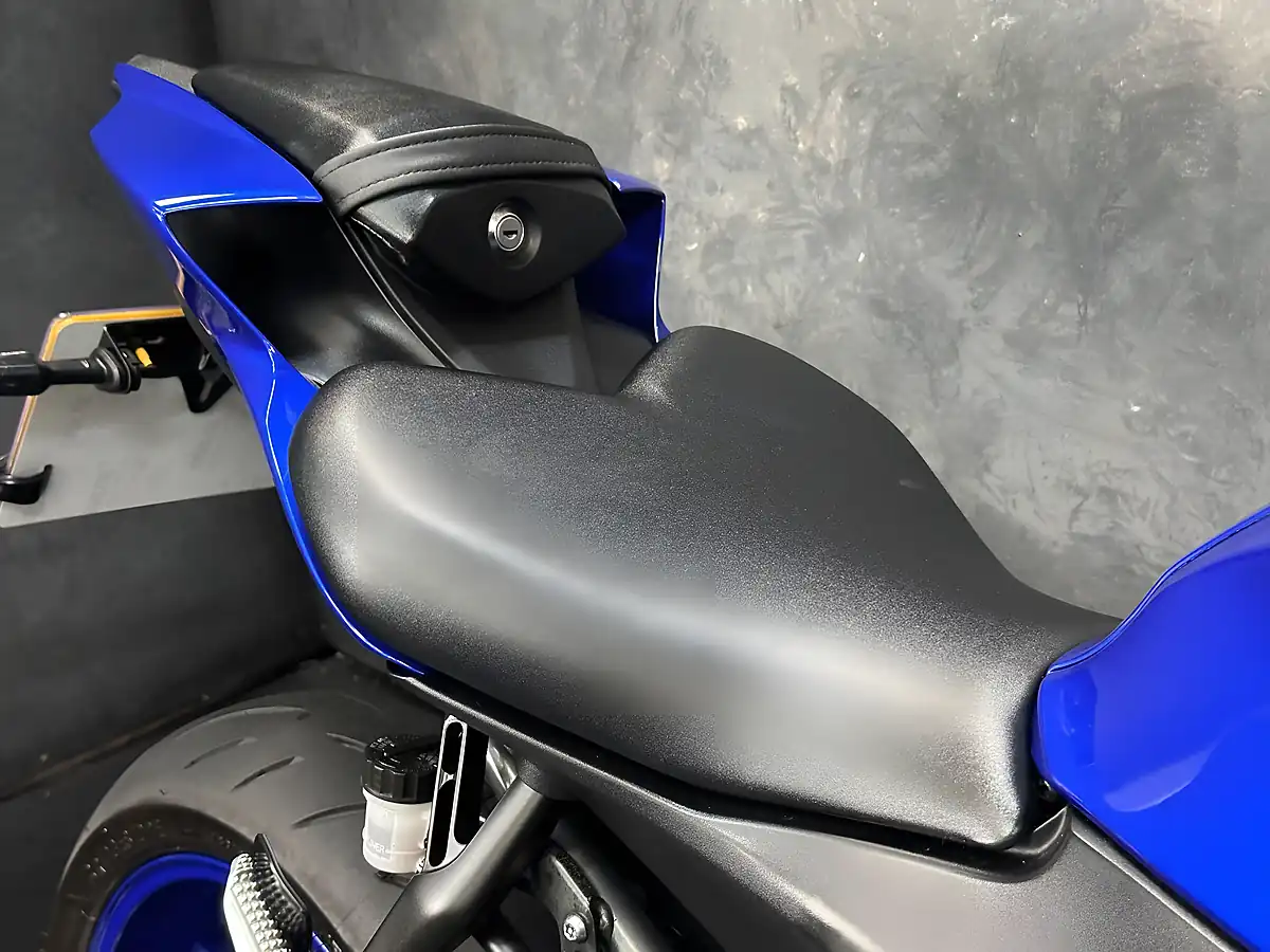 Used 2024 Yamaha R7 700 Blue - Interior and Exterior details 16