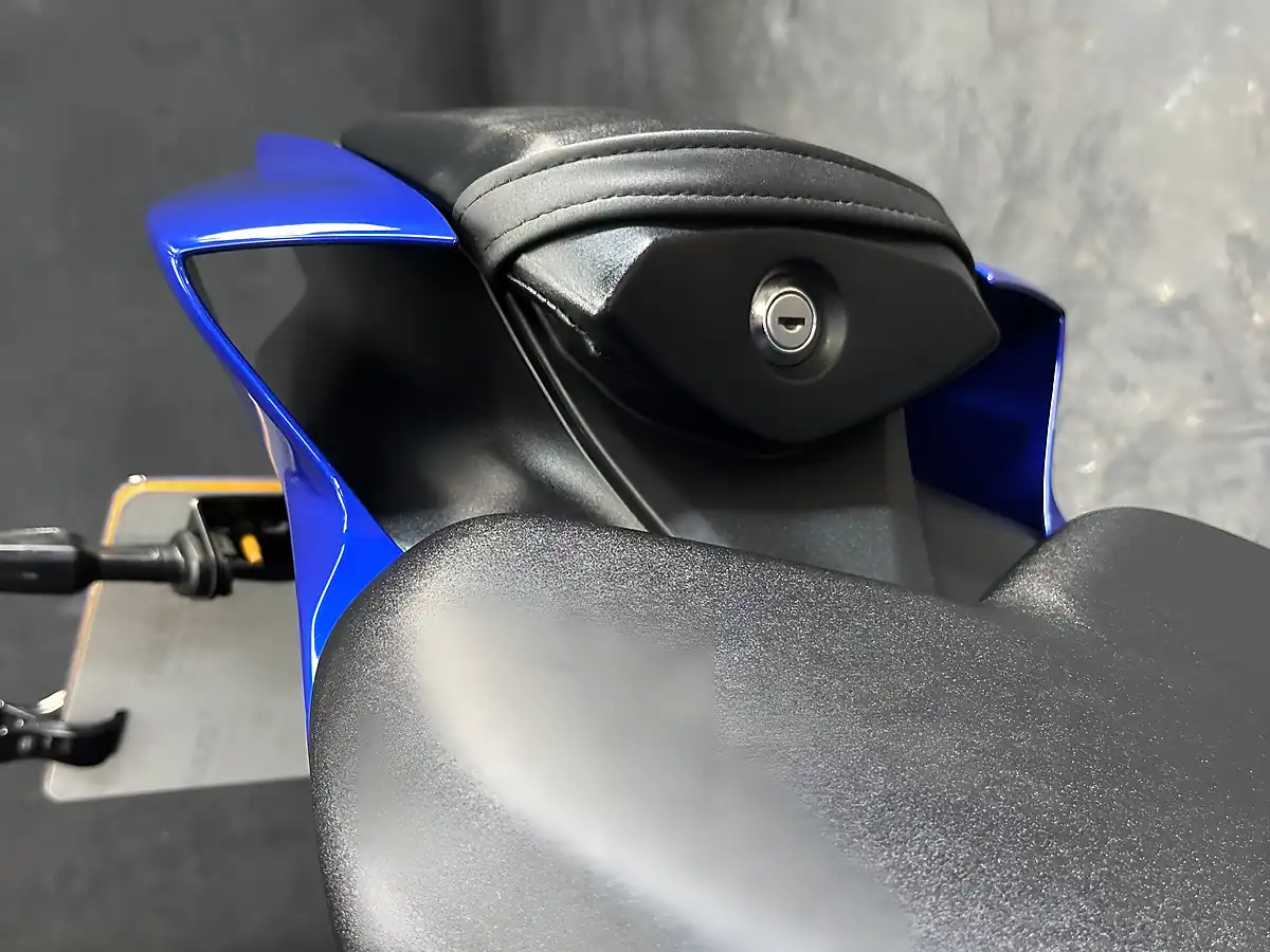 Used 2024 Yamaha R7 700 Blue - Interior and Exterior details 17