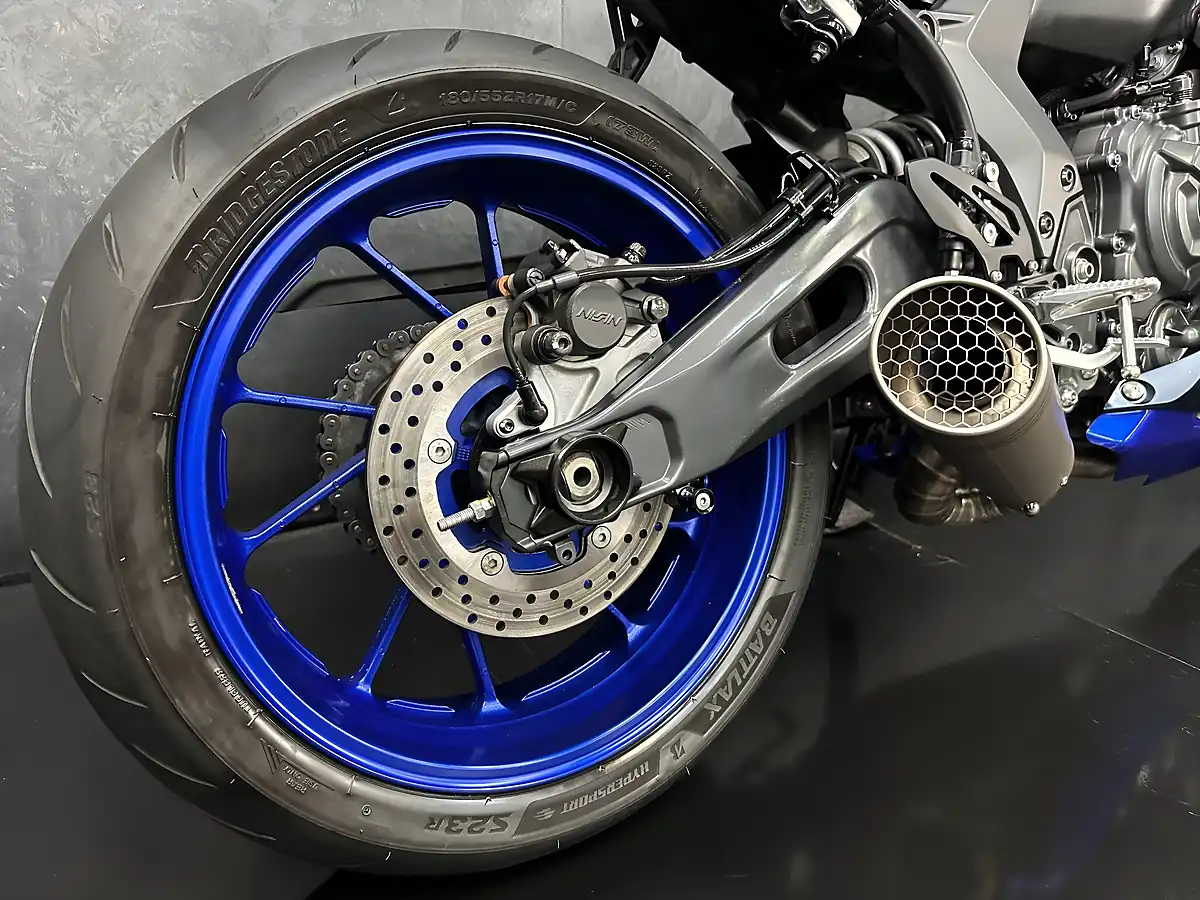 Used 2024 Yamaha R7 700 Blue - Interior and Exterior details 19