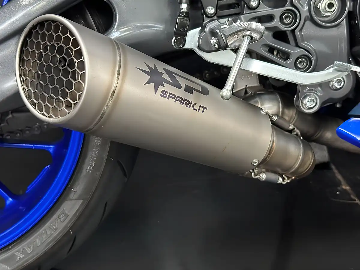 Used 2024 Yamaha R7 700 Blue - Interior and Exterior details 20