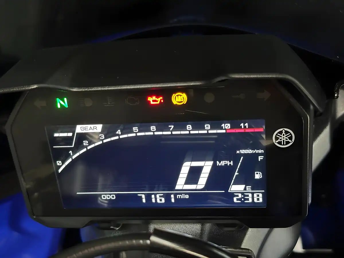 Used 2024 Yamaha R7 700 Blue - Interior and Exterior details 3