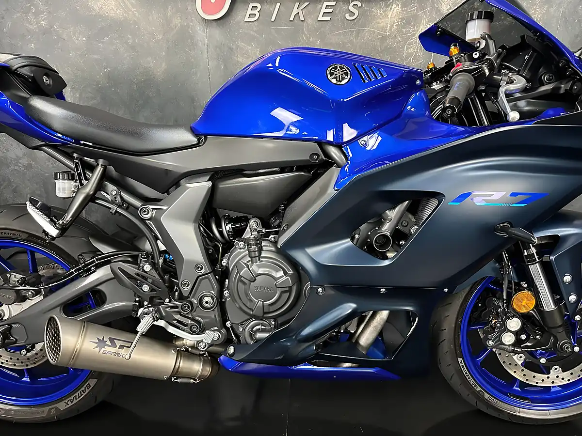 Used 2024 Yamaha R7 700 Blue - Interior and Exterior details 8