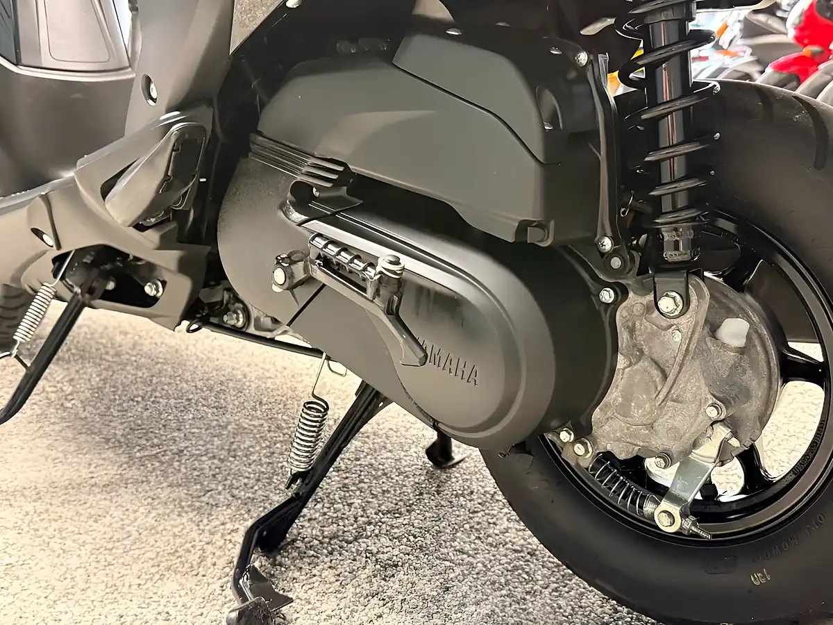Used 2024 Yamaha Rayzr Black - Interior and Exterior details 16