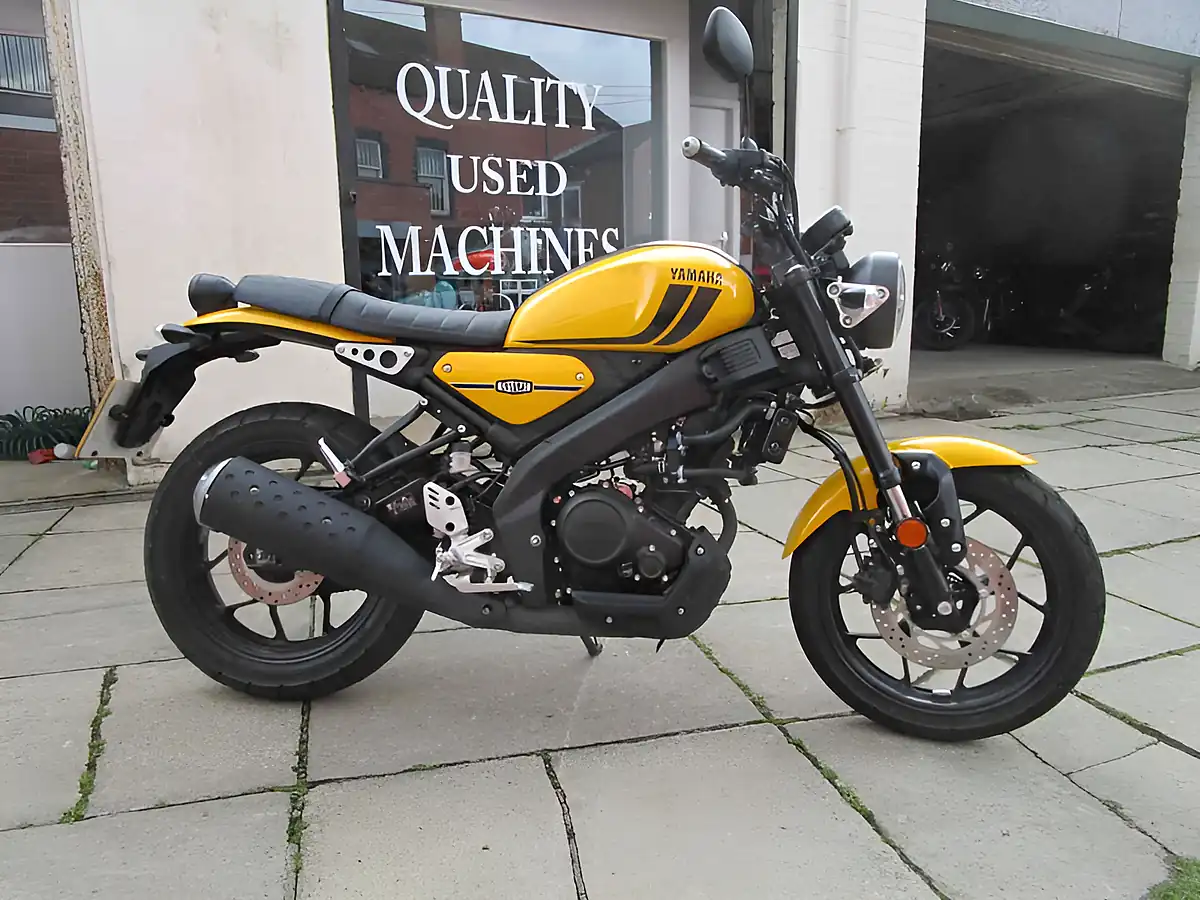 Used 2024 Yamaha XSR125 Yellow - Front View