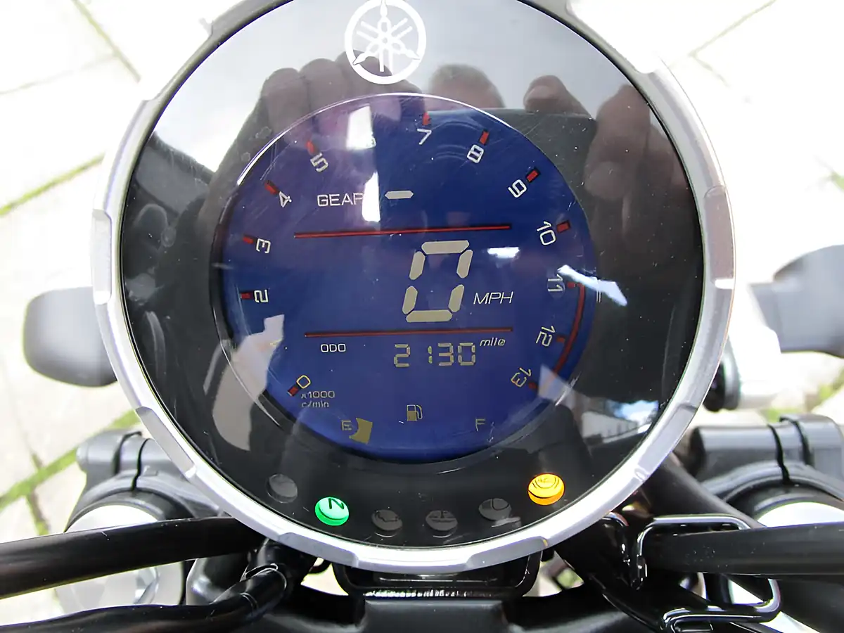Used 2024 Yamaha XSR125 Yellow - Interior and Exterior details 10
