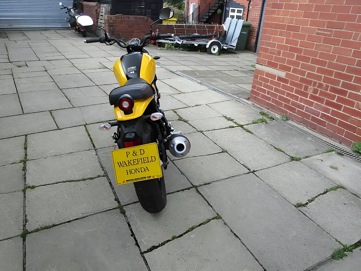 Used 2024 Yamaha XSR125 Yellow - Interior and Exterior details 4