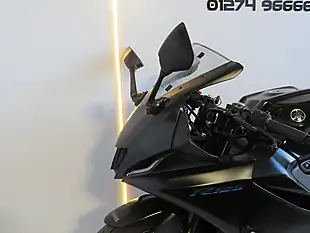 Used 2024 Yamaha Yzf R125 Black - Interior and Exterior details 14