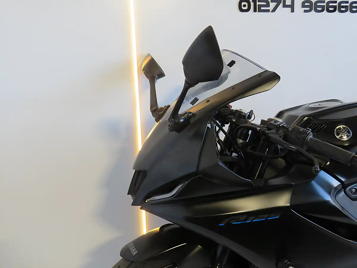 Used 2024 Yamaha Yzf R125 Black - Interior and Exterior details 14