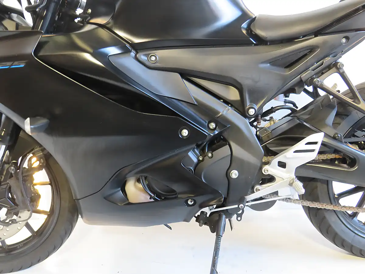 Used 2024 Yamaha Yzf R125 Black - Interior and Exterior details 15