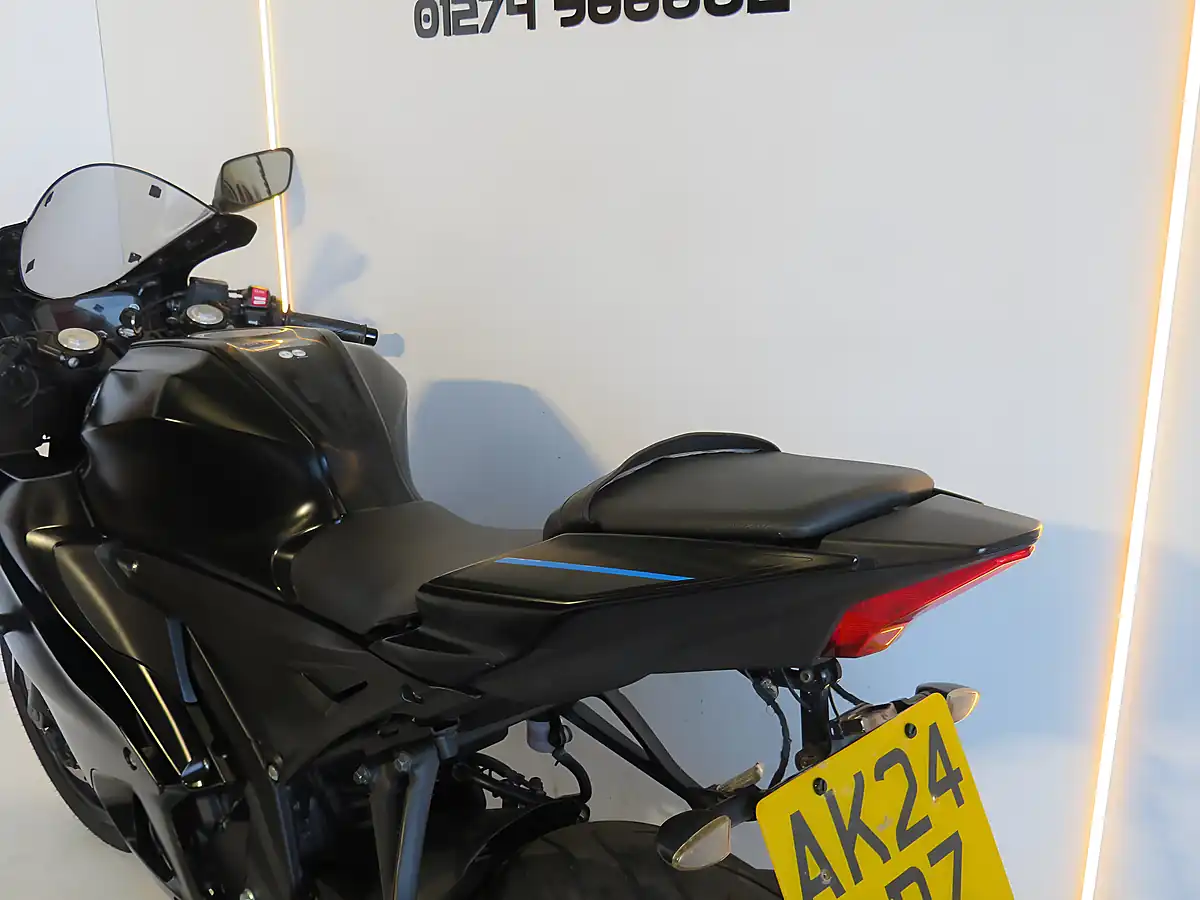Used 2024 Yamaha Yzf R125 Black - Interior and Exterior details 17