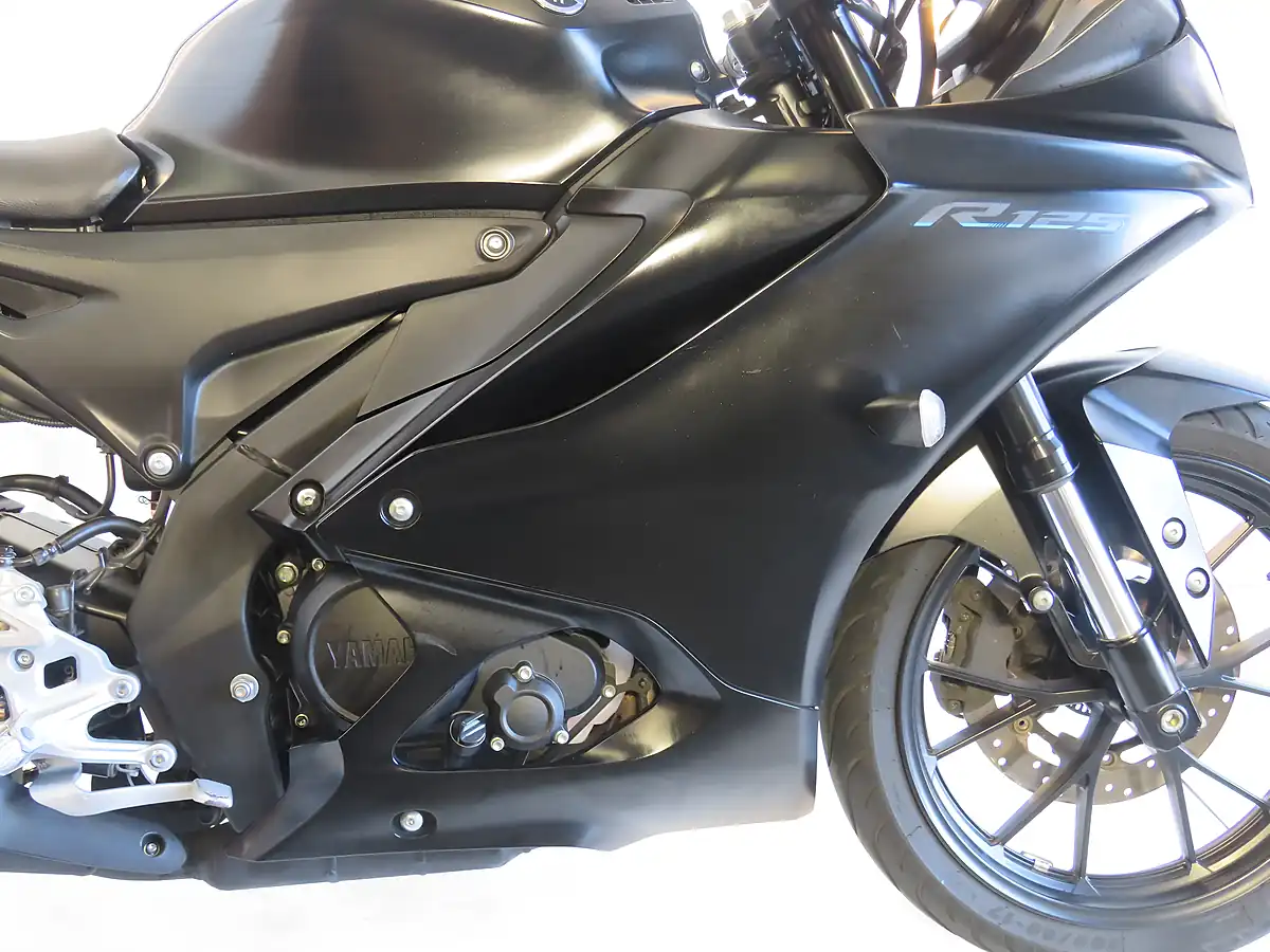 Used 2024 Yamaha Yzf R125 Black - Interior and Exterior details 9