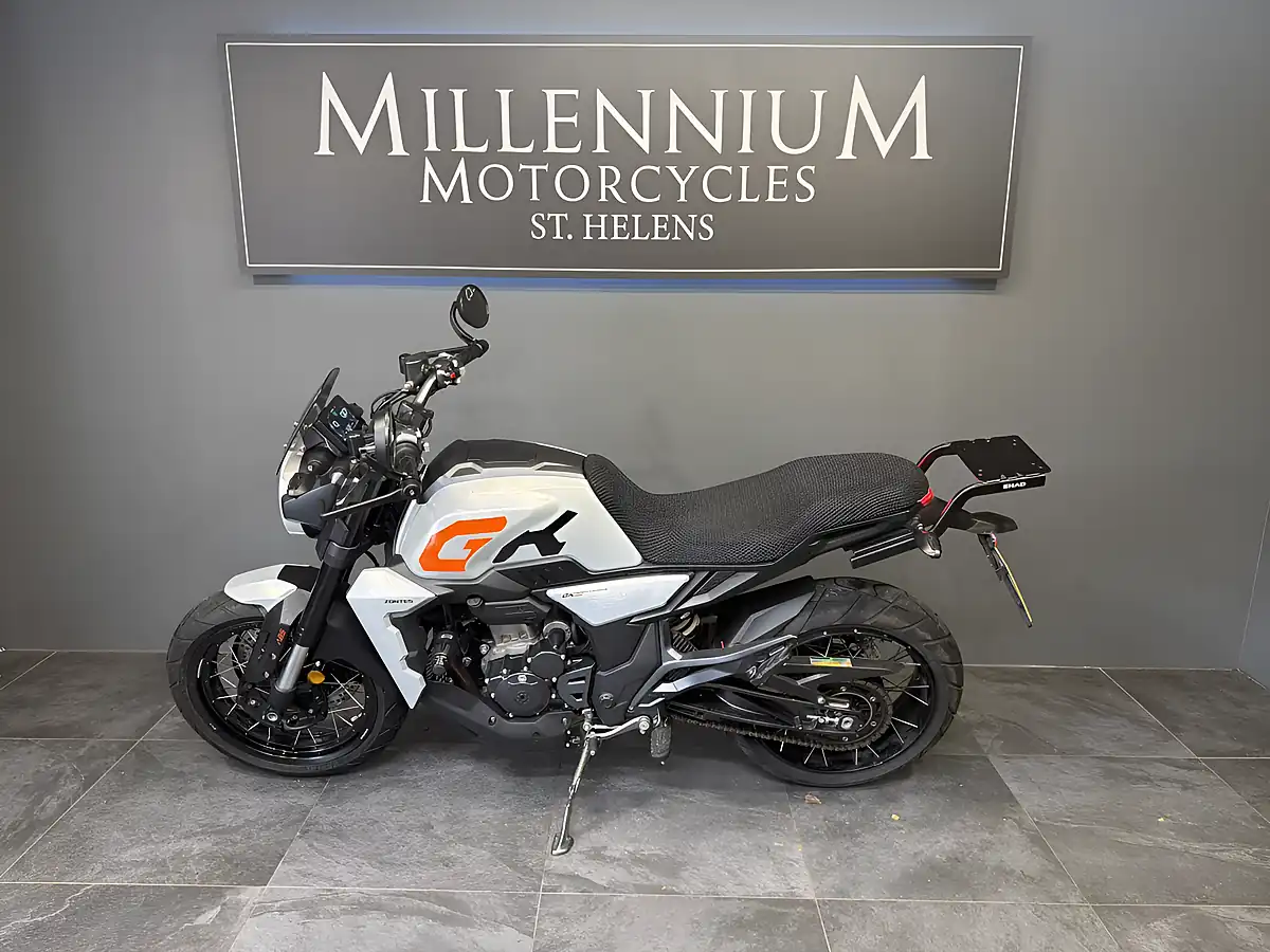 Used 2024 Zontes Zt 350 Gk Silver & Orange - Interior and Exterior details 12