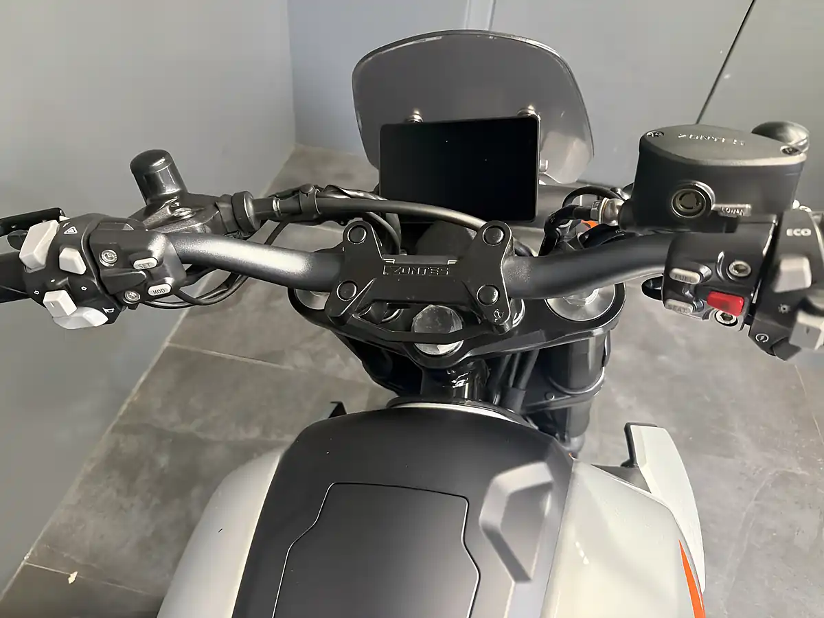 Used 2024 Zontes Zt 350 Gk Silver & Orange - Interior and Exterior details 8