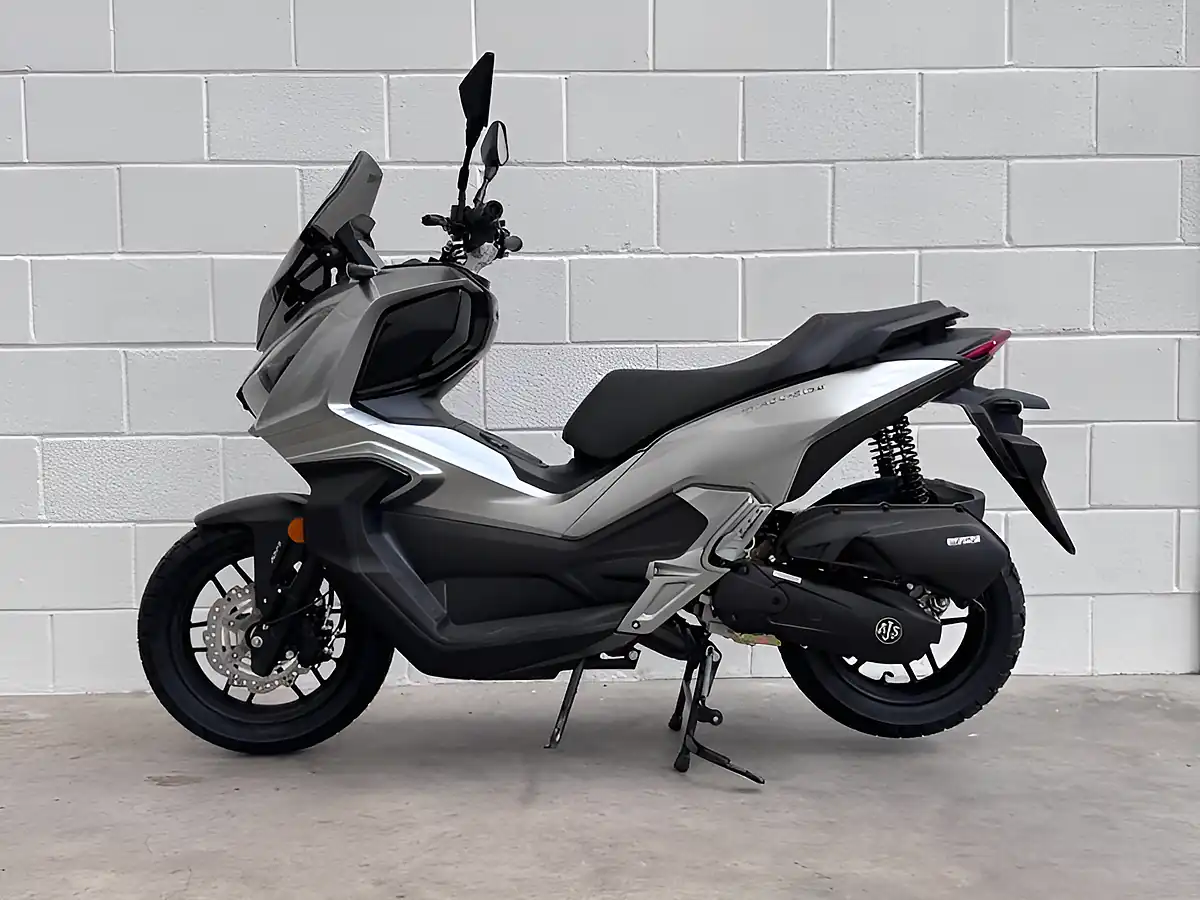 Used 2025 Ajs Adv-S - Interior and Exterior details 2