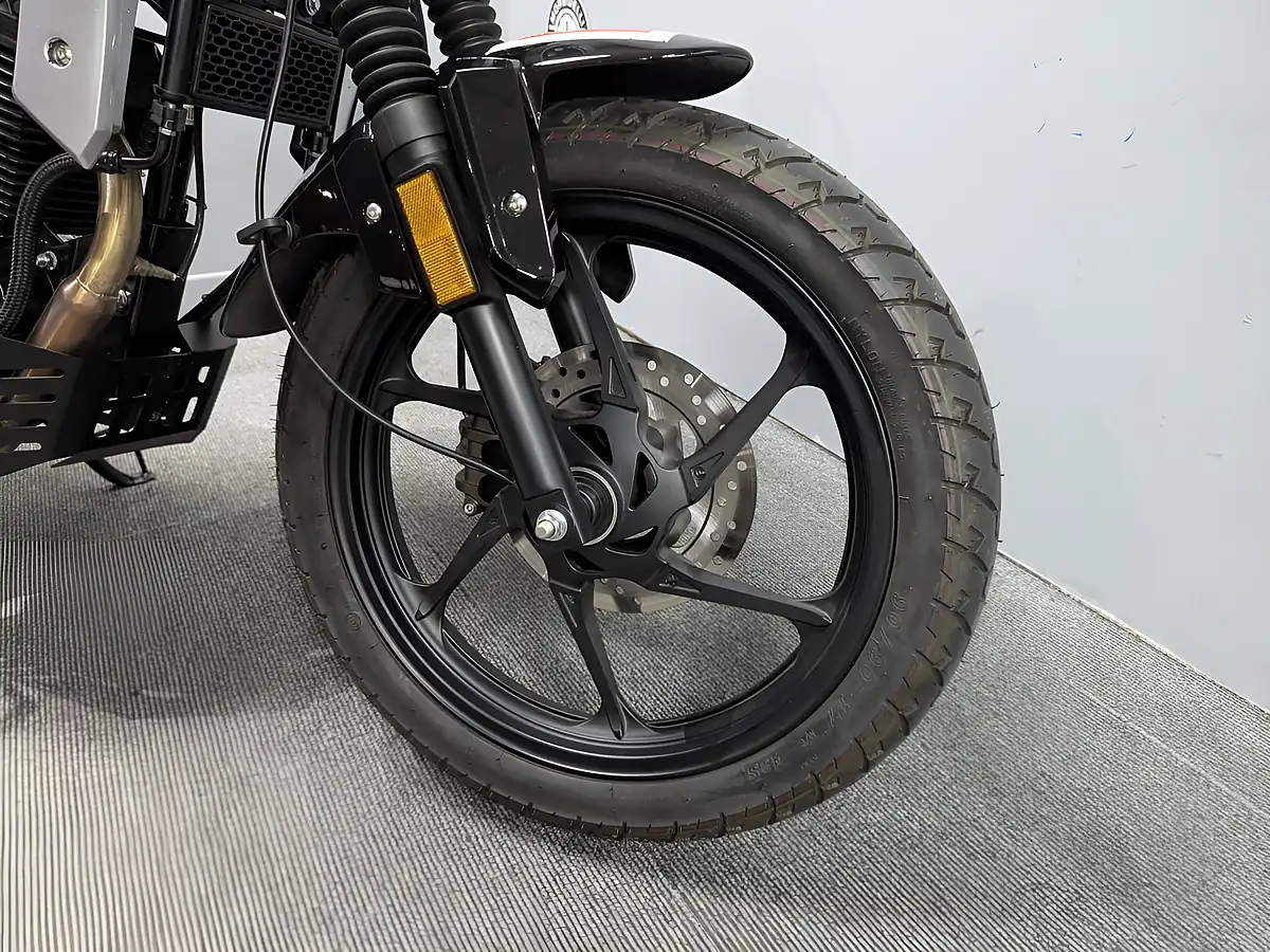 Used 2025 Ajs Bilston Red - Interior and Exterior details 6