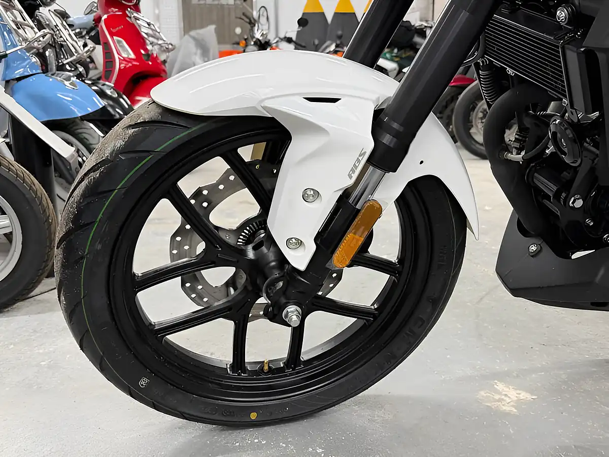 Used 2025 Ajs JS125 X White - Interior and Exterior details 5