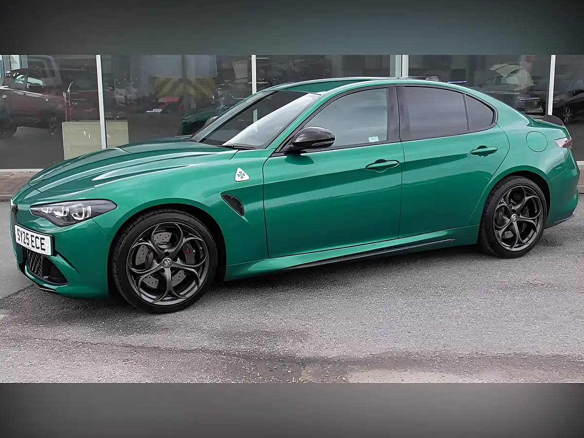 Used 2025 Alfa Romeo Giulia Quadrifoglio Green - Interior and Exterior details 3