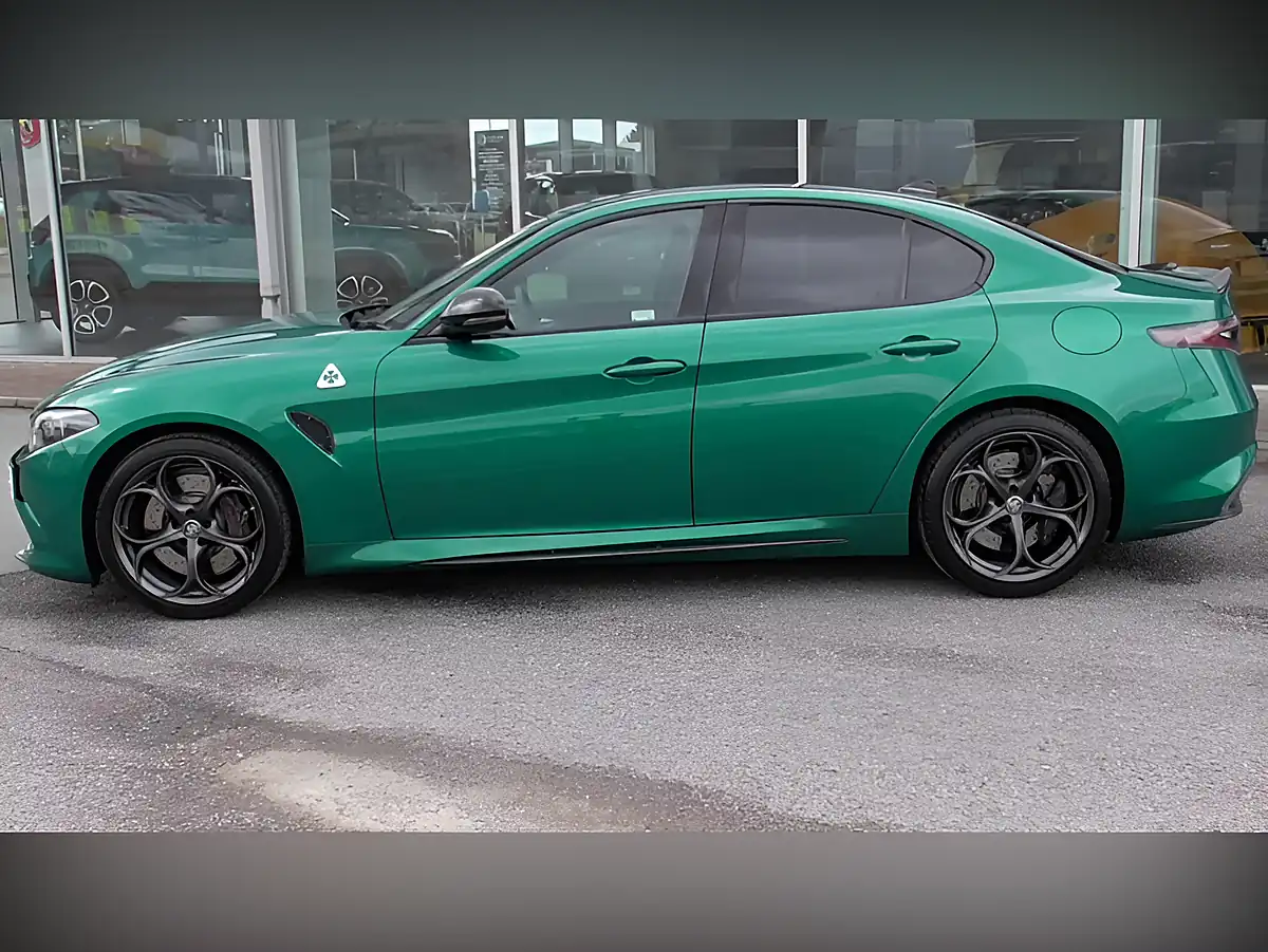 Used 2025 Alfa Romeo Giulia Quadrifoglio Green - Interior and Exterior details 5