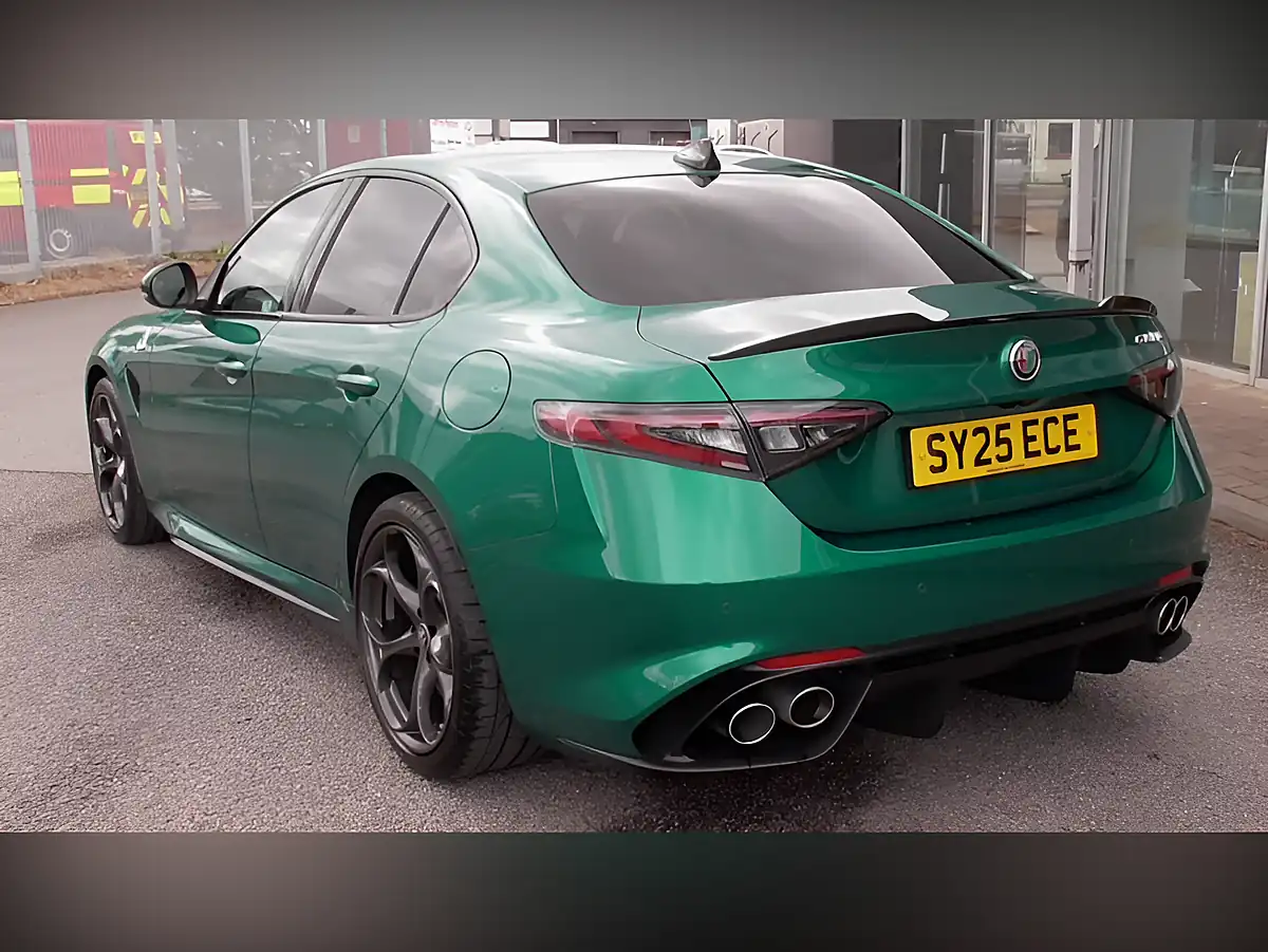 Used 2025 Alfa Romeo Giulia Quadrifoglio Green - Interior and Exterior details 6